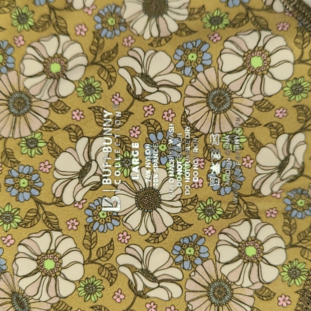 BUFFBUNNY Floral Patterned Women's Shorts - Picture 3 of 5